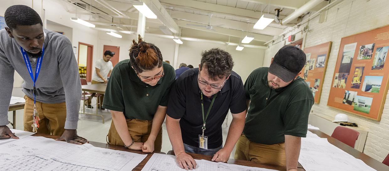 学生s reviewing blueprints